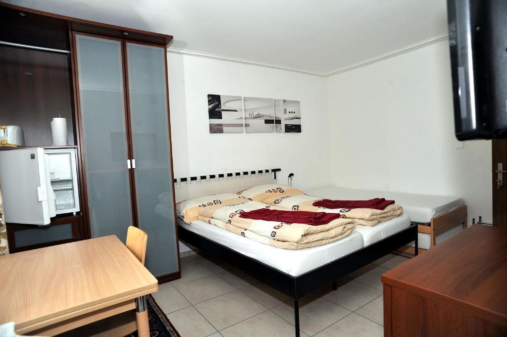 Niros Bed & Breakfast Birsfelden Room photo