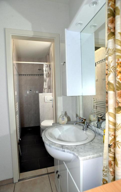 Niros Bed & Breakfast Birsfelden Room photo