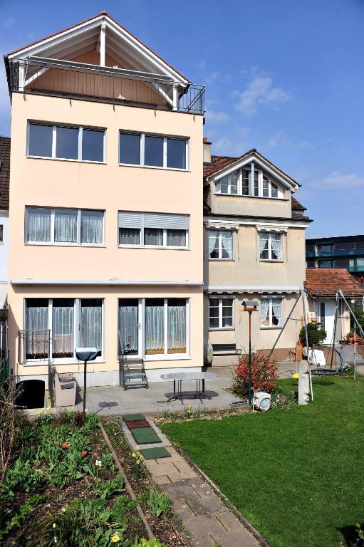 Niros Bed & Breakfast Birsfelden Exterior photo
